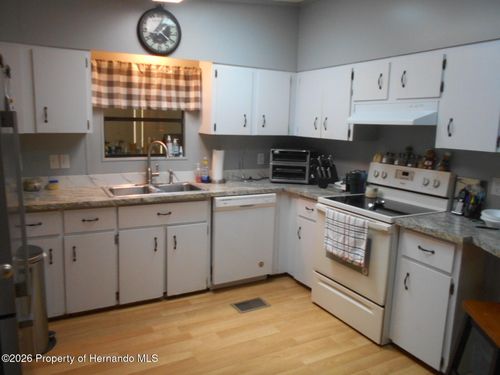 8193 Weatherford Ave, Brooksville, FL, 34613-5828 | Card Image