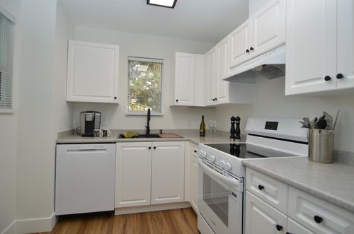 404-3638 Rae Ave, Vancouver, BC, V5R2P5 | Card Image