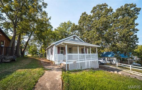 205 9th St, Crocker, MO, 65452-8302 | Card Image