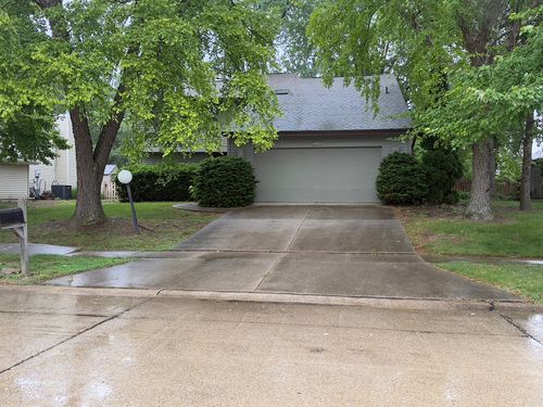 2206 O Donnell Dr, Champaign, IL, 61821-7404 | Card Image