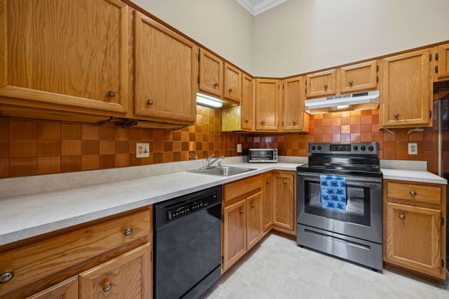 38906 Country Cir, Condo with 2 bedrooms, 3 bathrooms and null parking in Farmington Hills MI | Image 12