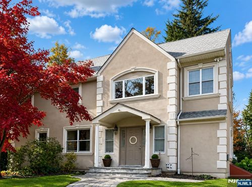 6 Pineview Ter, Montvale, NJ, 07645-1375 | Card Image