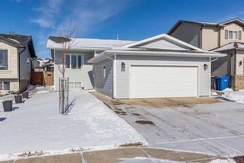 56 Terrace Close Ne, Medicine Hat, AB, T1C2A8 | Card Image