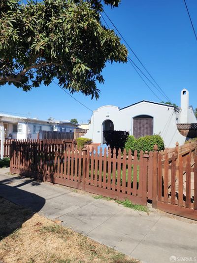 22166 Montgomery Street, House other with 2 bedrooms, 1 bathrooms and 3 parking in Hayward CA | Image 2