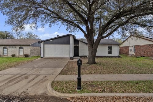 7449 Sandhurst Ln S, North Richland Hills, TX, 76182-4528 | Card Image