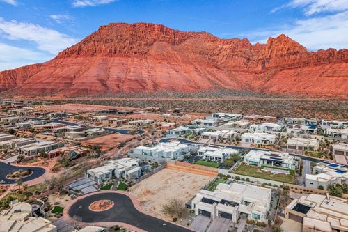 633 E Flint Rock Cir, Ivins, UT, 84738-6769 | Card Image