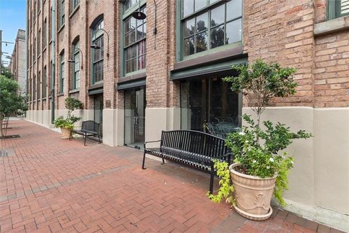 apt-205-1107 S Peters St, New Orleans, LA, 70130-1749 | Card Image