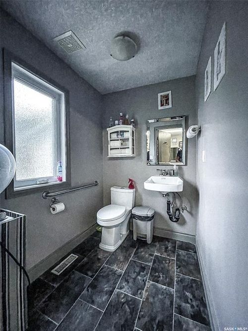 209 Broadway St W, Yorkton, SK, S3N0M9 | Card Image