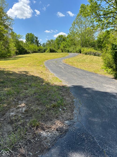 472 Rolling Hills Dr, Martinsville, IN, 46151-7069 | Card Image
