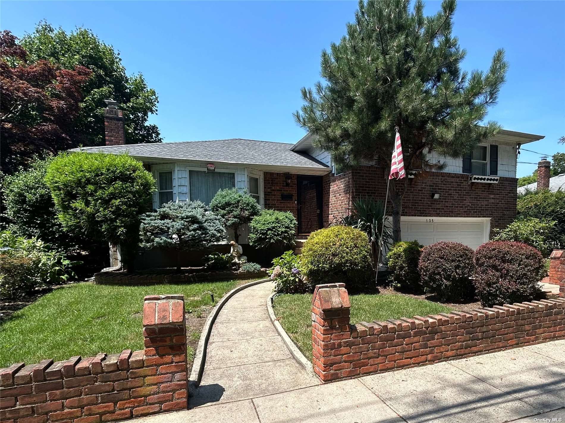 Brookside Dr, Valley Stream, NY 11581