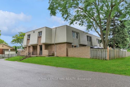 182-17 Old Pine Trail, Saint Catharines, ON, L2M6P9 | Card Image