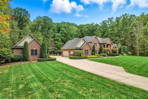 2520 Eastpoint Heights Dr Se, Warren, OH, 44484-3875 | Card Image