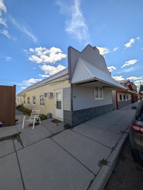 207 Main St, Hunter, ND, 58048-4005 | Card Image