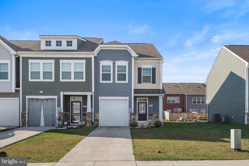 32 Healey Ct, BUNKER HILL, WV, 25413-1131 | Card Image