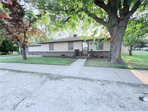 322 N 4th St, Drexel, MO, 64742-8256 | Card Image