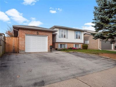 4997 Southview Ave, House other with 4 bedrooms, 2 bathrooms and 3 parking in Niagara Falls ON | Image 1