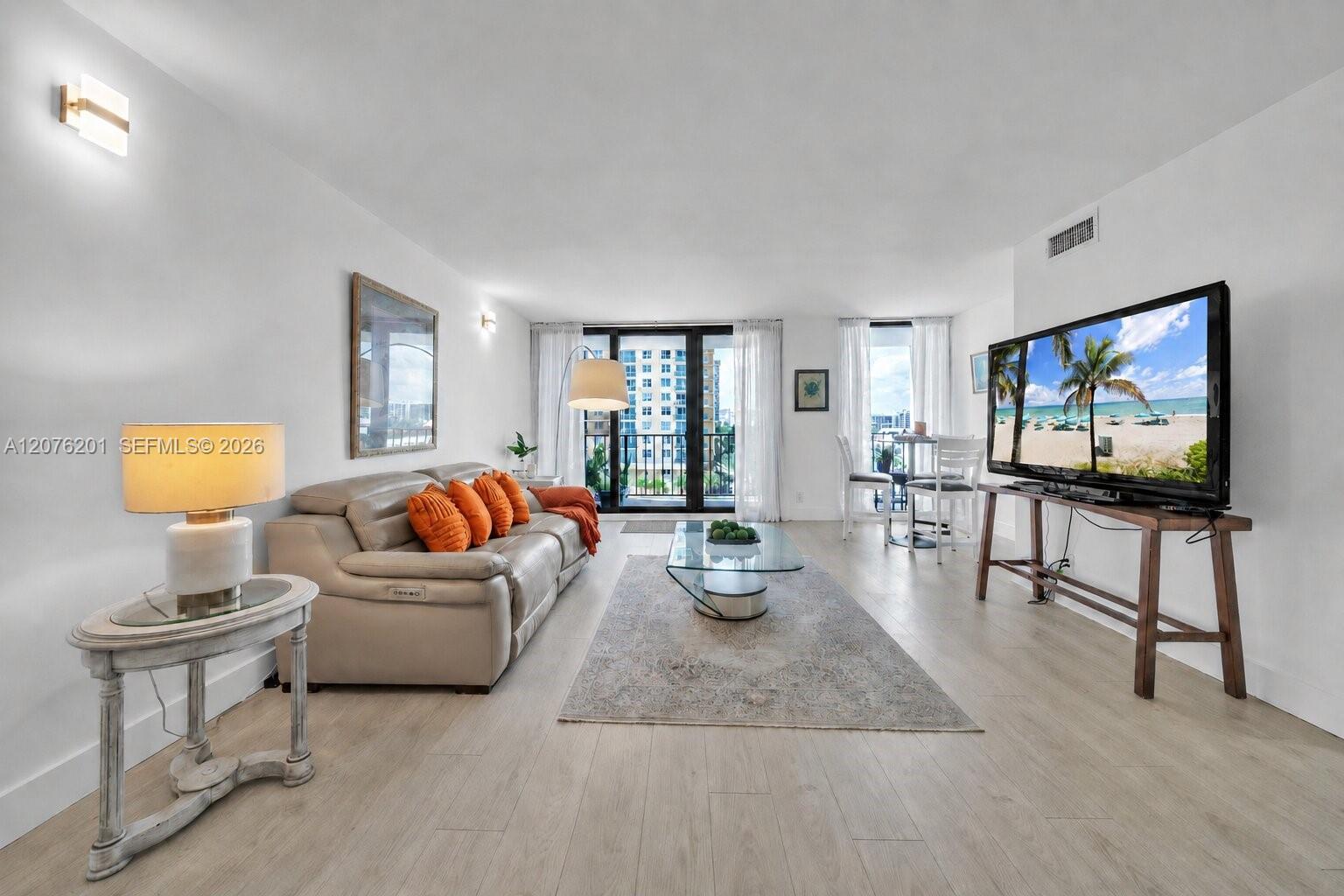 Residential Lease in Hollywood 4