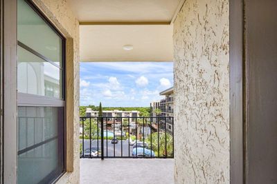 501 - 13 Royal Palm Way, Condo with 2 bedrooms, 2 bathrooms and null parking in Boca Raton FL | Image 2