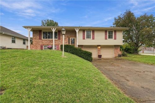 16312 E 38th St S, Independence, MO, 64055-3736 | Card Image