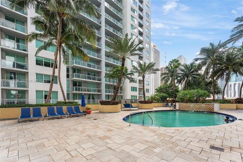 219-253 Ne 2nd St, Miami, FL, 33132-2285 | Card Image