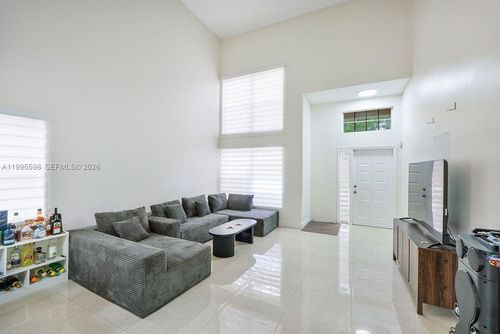 9602 Nw 8th Cir, Plantation, FL, 33324-4937 | Card Image