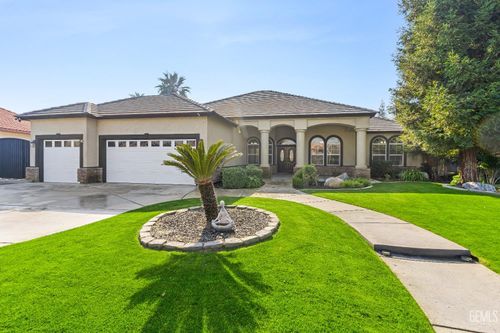 8509 Nine Iron Drive, Bakersfield, CA, 93312 | Card Image