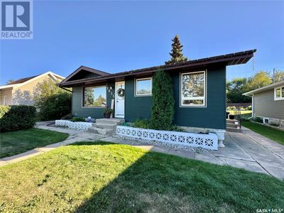 1055 3rd St E, House other with 3 bedrooms, 2 bathrooms and null parking in Prince Albert SK | Image 1