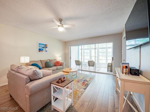 d6-208 Furse Lakes Cir, NAPLES, FL, 34104-6439 | Card Image