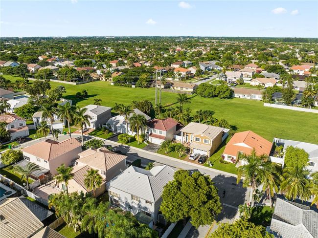 611 Royal Palm Way, House other with 4 bedrooms, 3 bathrooms and null parking in Davie FL | Image 42