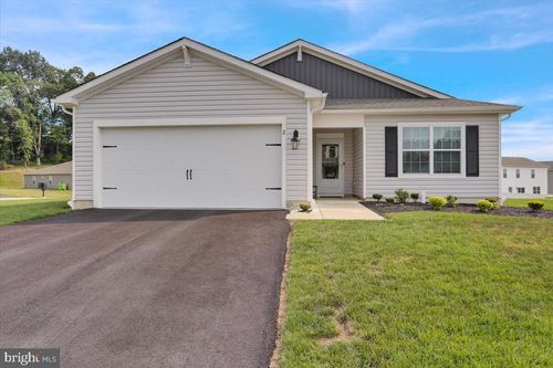 2 Skytop Ct, BERNVILLE, PA, 19506-8358 | Card Image