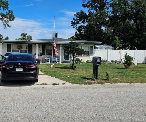 6916 Thrasher Dr, TAMPA, FL, 33610-5620 | Card Image
