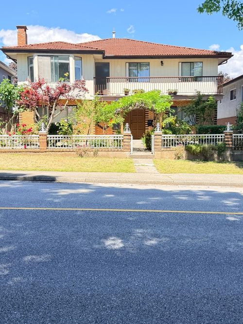 4421 Parker St, Burnaby, BC, V5C3C7 | Card Image
