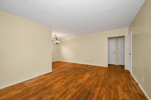 6-279-16-01 160th St, Whitestone, NY, 11357-3242 | Card Image