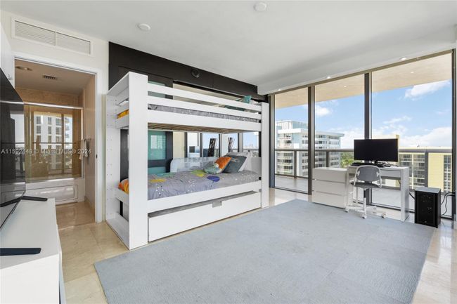 1507 - 5875 Collins Ave, Condo with 2 bedrooms, 2 bathrooms and null parking in Miami Beach FL | Image 16