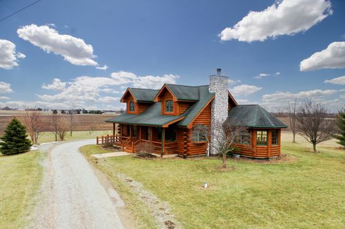 8872 E 7000n Rd, Grant Park, IL, 60940-5335 | Card Image