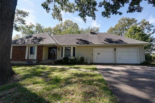 4722 Hedges Ave, Kansas City, MO, 64133-2214 | Card Image