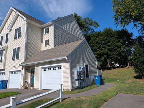 15-15 Bennett St, Nashua, NH, 03064-2052 | Card Image
