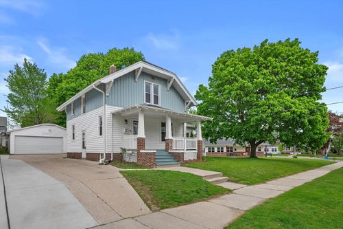 812 New York Ave, Manitowoc, WI, 54220-3335 | Card Image