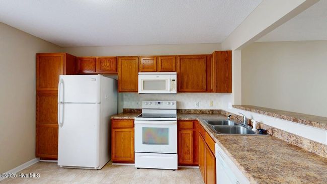 150 Cornerstone Pl, Townhouse with 2 bedrooms, 3 bathrooms and null parking in Jacksonville NC | Image 6