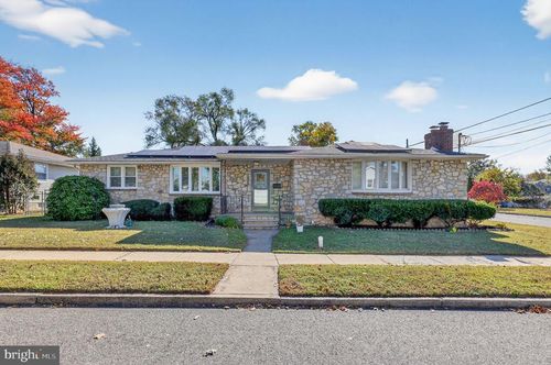 2-8402 Holman Ave, PENNSAUKEN, NJ, 08110-3320 | Card Image