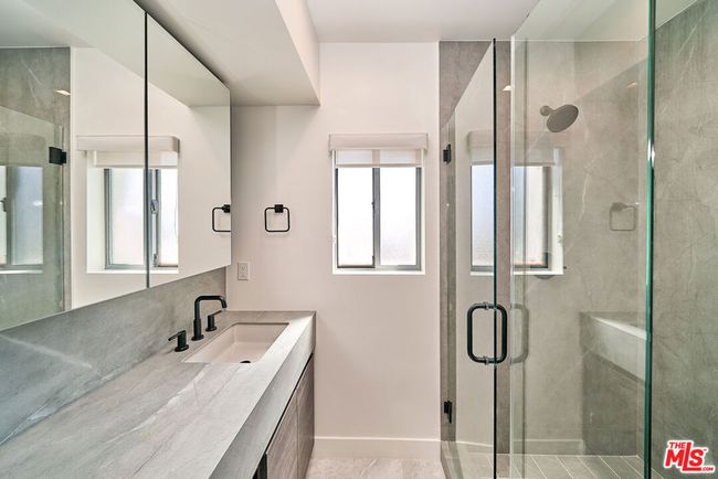 APT-204 - 137 S Maple Dr, Condo with 2 bedrooms, 2 bathrooms and 2 parking in Beverly Hills CA | Image 11