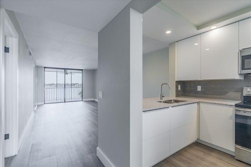 apt-201-113 Lake Emerald Dr, Oakland Park, FL, 33309-6218 | Card Image