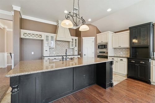 18425 Las Meninas Dr, Edmond, OK, 73012-5512 | Card Image