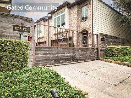 1208 Sampson St, Houston, TX, 77003-3902 | Card Image
