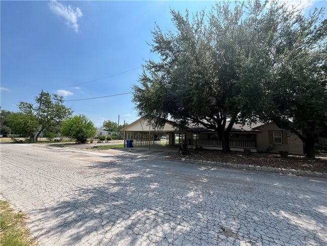306 N Texas Ave, House other with 4 bedrooms, 2 bathrooms and null parking in Freer TX | Image 4