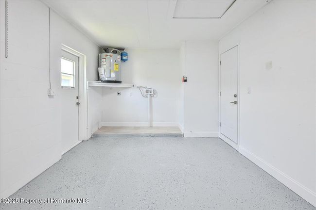 1 Car Oversized Garage | Image 34