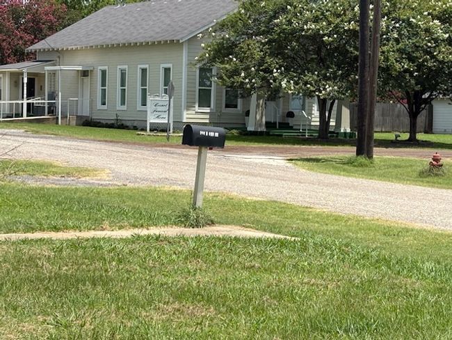 View of front facade featuring a front yard | Image 15