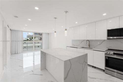 708-345 Ocean Dr, Miami Beach, FL, 33139-6917 | Card Image