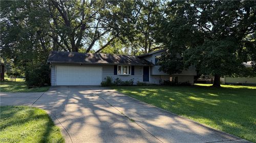55 Maca Dr, Tallmadge, OH, 44278-2515 | Card Image