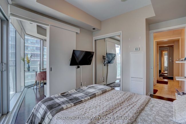 1407 - 12 York St, Condo with 2 bedrooms, 2 bathrooms and null parking in Toronto ON | Image 21